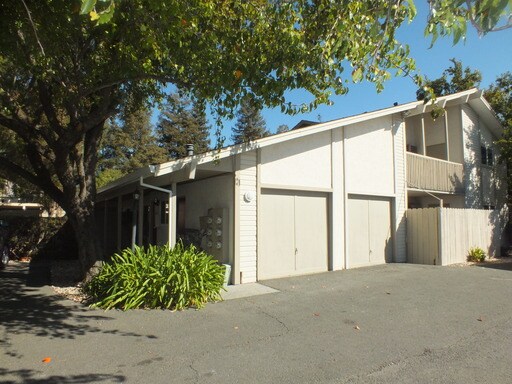 Primary Photo - 463 Maple St