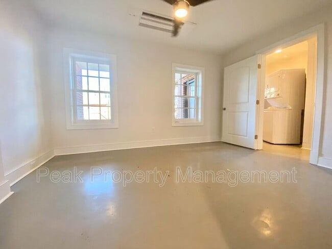 Building Photo - 2320 Venable St