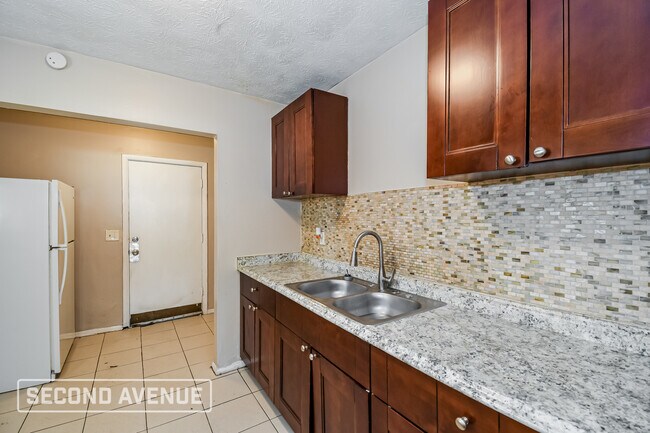 Foto del edificio - 2318 Looking Glass Ln
