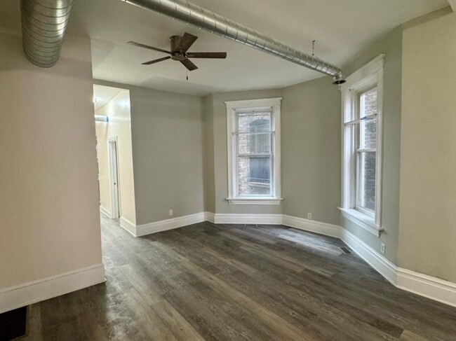 Building Photo - 5 bedroom in CHICAGO IL 60622