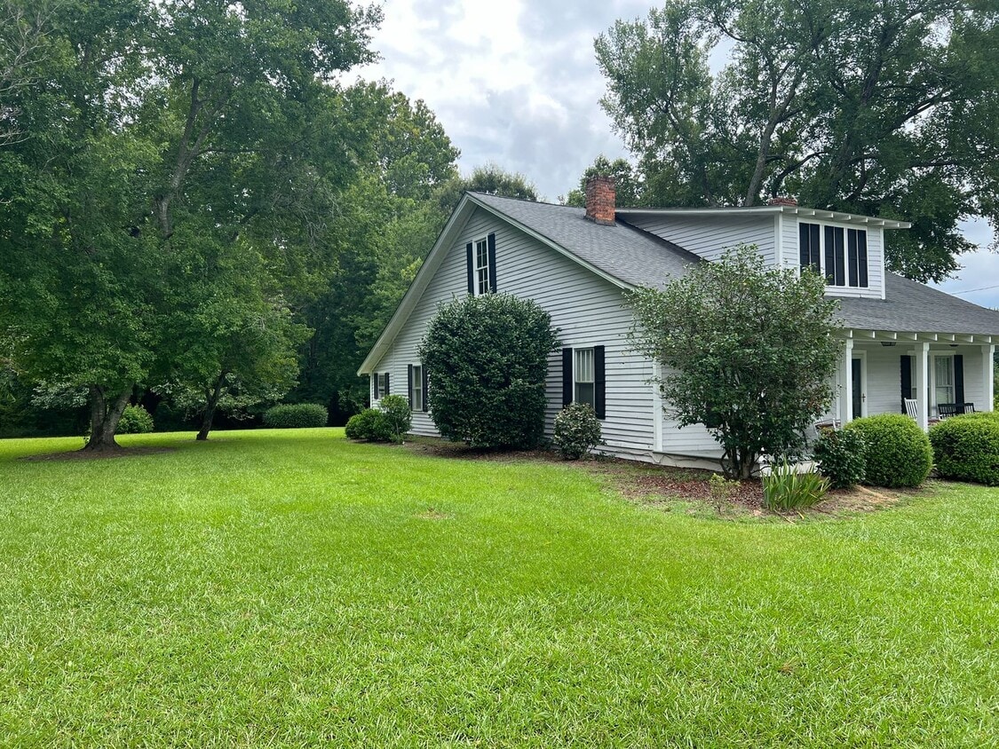 Building Photo - 3 Bedroom/1 Bathroom Right Outside Lillington