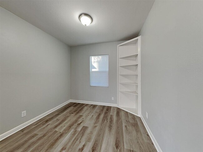 Foto del edificio - 3 BR/1.5BA | Updated Single Family Home | 1-Car Carport | Fenced backyard!