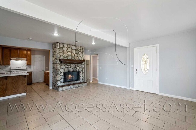 Building Photo - Lovely 3 Bed/3 Bath Home In Quail Valley!