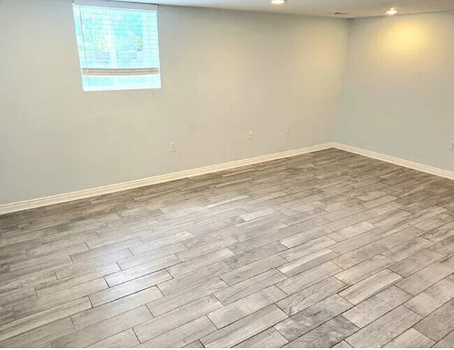 Foto del edificio - Beautiful 3-Bedroom Garden Apartment in the Heart of Salt Lake City