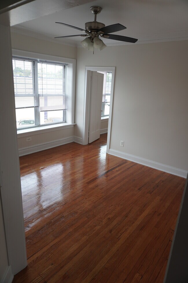 Foto del edificio - 6318-24 W Cermak Rd