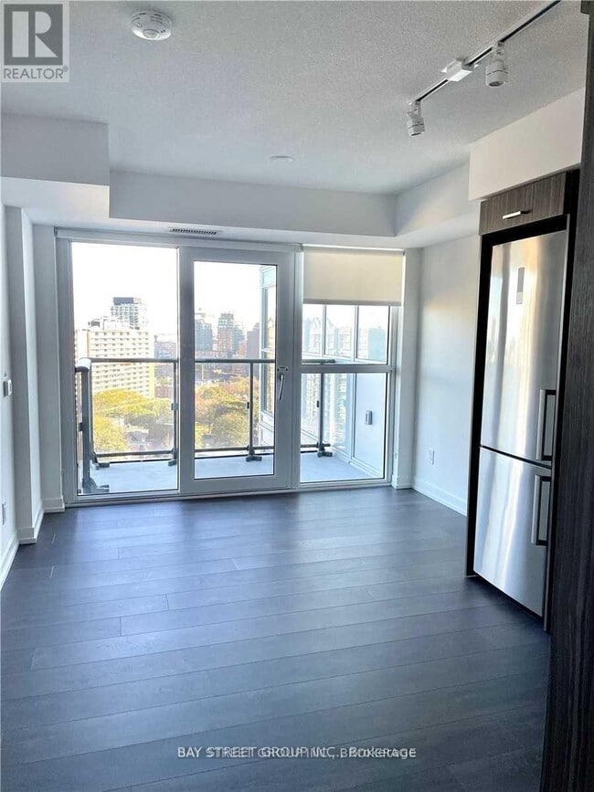 Building Photo - 219 Dundas St E