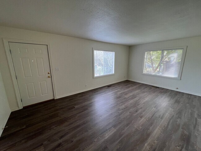 Building Photo - Remodeled Two Bedroom Home, Close to Gilmo...