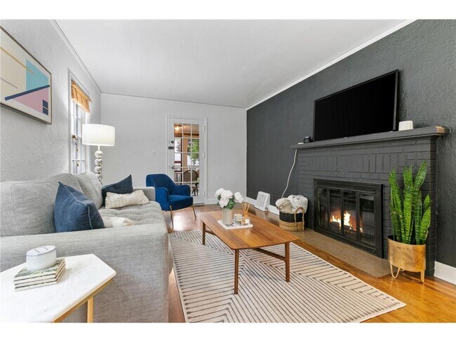 Building Photo - 4108 10th Ave S