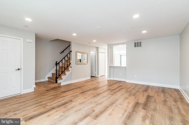 Building Photo - 142 English Run Cir