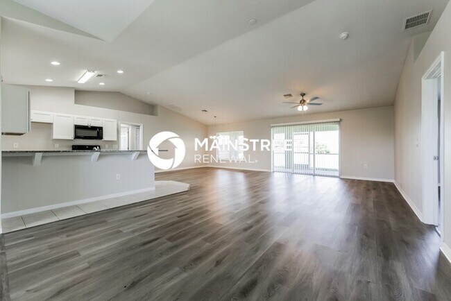 Foto del edificio - 3 Bedroom Pet-Friendly Home in Cape Coral,...