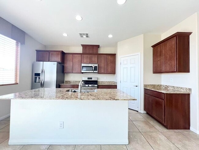 Building Photo - Wonderful one-story single-story property