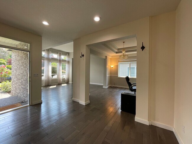 Foto del edificio - Custom Traditional Home in Montreux Neighborhood 3Bd/2Ba Home with 3 Car Garage!! Close to Cedar ...