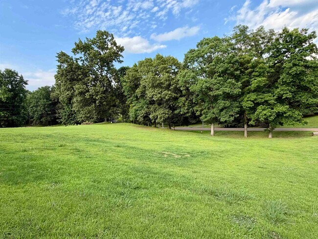 Foto del edificio - 271 Meadowland Dr