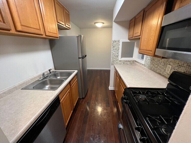 Foto del edificio - 1875 Tall Oaks Dr