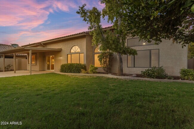 Building Photo - 387 W Larona Ln