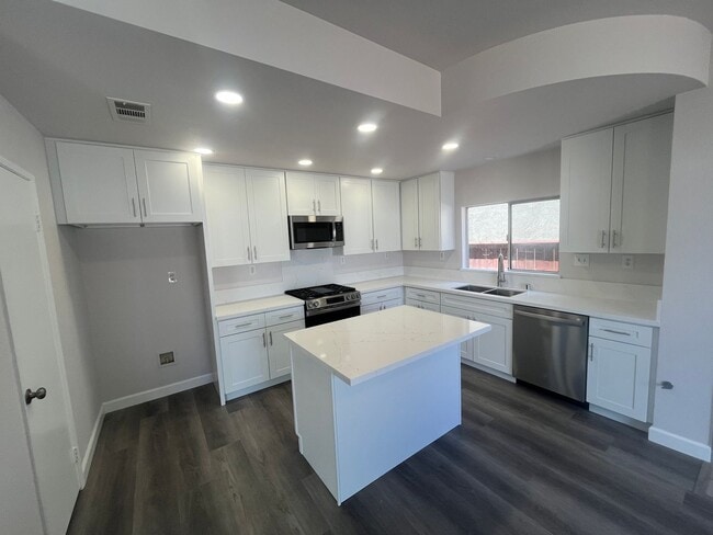 Building Photo - 39790 Monarch Dr