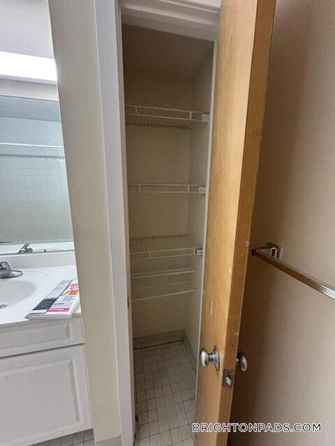 Foto del edificio - 154 N Beacon St