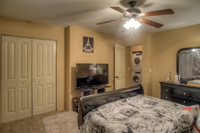 Building Photo - 2940 McClelland Blvd