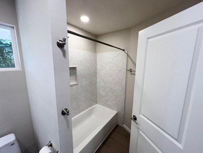 Foto del edificio - Spacious ADU For Rent in Carmichael, CA