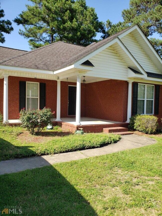 Building Photo - 805 Maple Dr