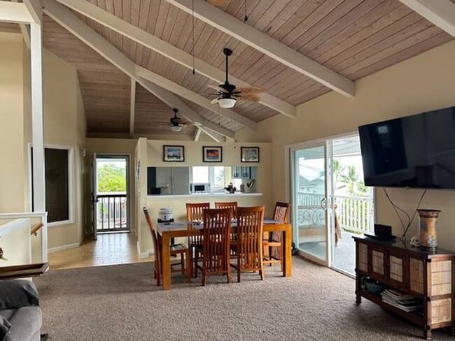 Foto del edificio - Furnished 3Bed, 2Bath Upstairs of House wi...