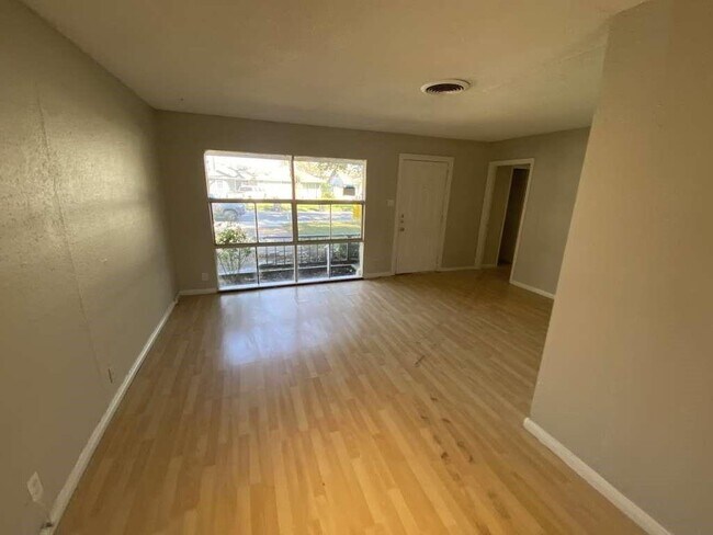 Foto del edificio - 5810 Belmark St