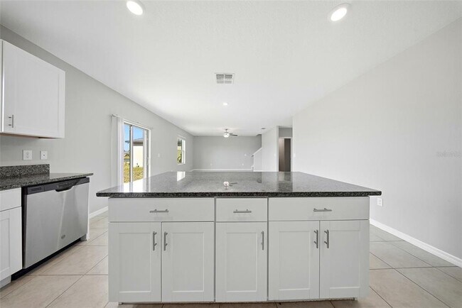 Foto del edificio - 15617 Charr Island St