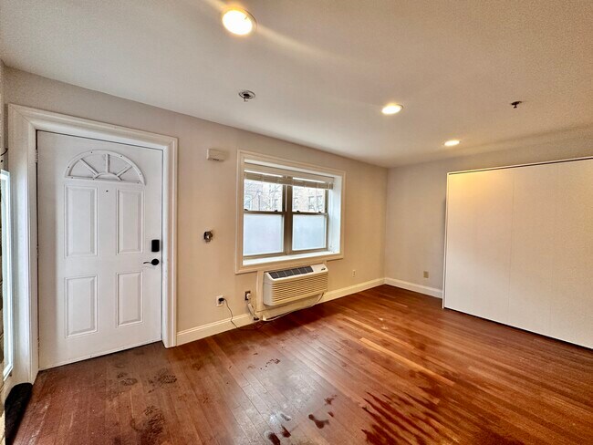 Building Photo - 1701 New York Ave