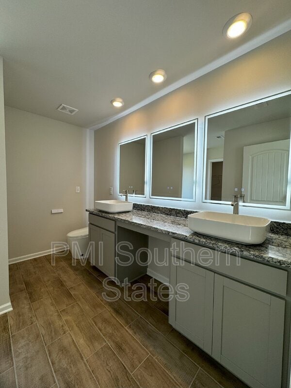 Building Photo - 263 Pretoria Dr