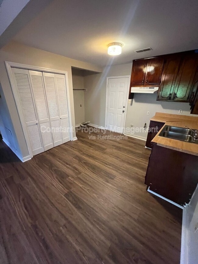 Foto del edificio - 712 English St