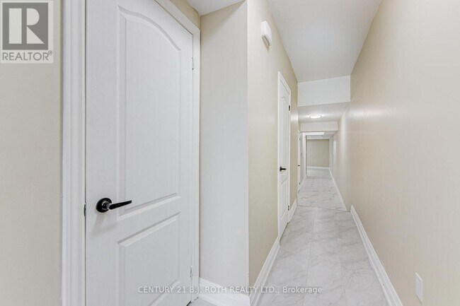 Building Photo - 82 Peel St