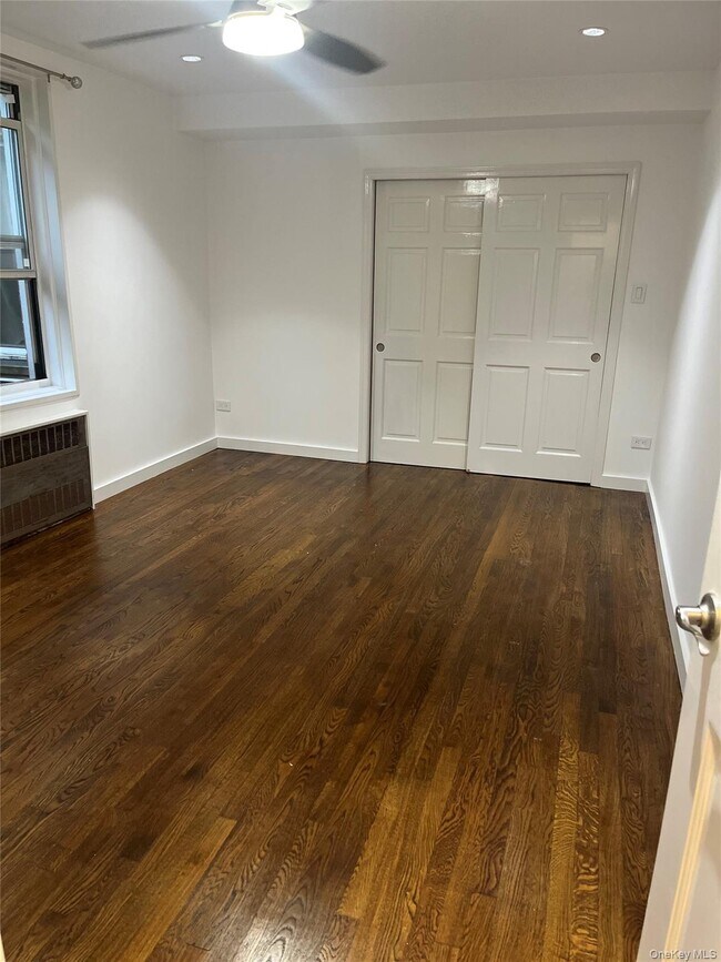 Building Photo - 5425 Valles Ave