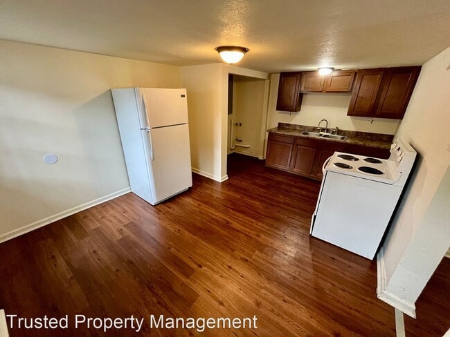 Building Photo - 3 br, 1 bath House - 337 South Park Street