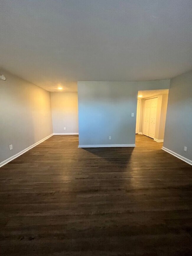 Building Photo - 2082 Fairmont Ct