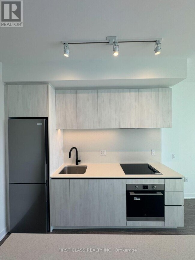 Photo du bâtiment - 2495 Eglinton Ave W