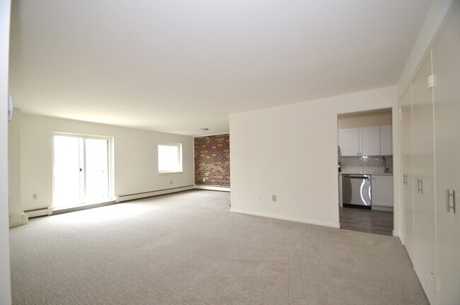 Building Photo - 3900 Park Ave