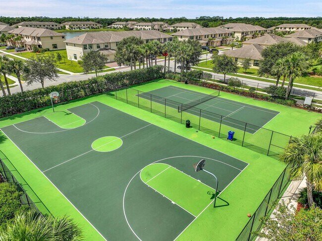 Foto del edificio - 9880 E Villa Cir