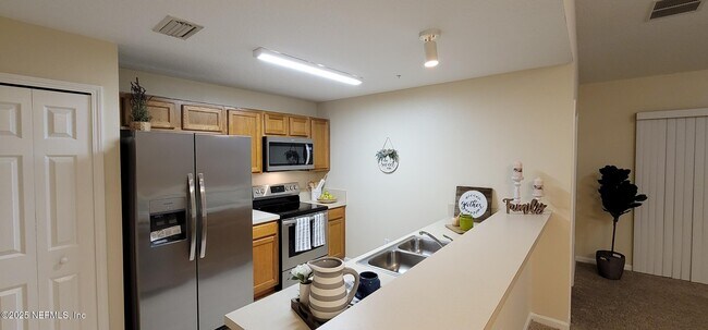 Building Photo - 6076 Maggies Cir