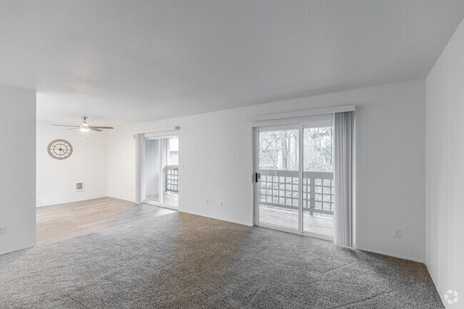 2HAB, 2BA - 1052SF - Woodspring Apt