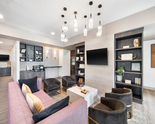 Sala de estar Zona de estar - McDowell Point 55+ Active Adult Apartment Homes