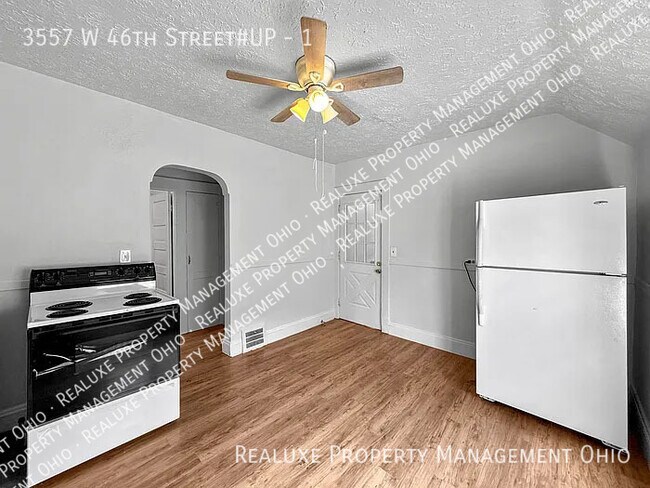 Foto del edificio - 3557 W 46th St