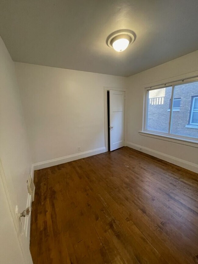 Foto del edificio - 2756N53rdK