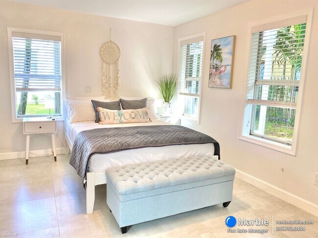 Foto del edificio - 1 br, 1 bath Condo - 118 NE 46th St B