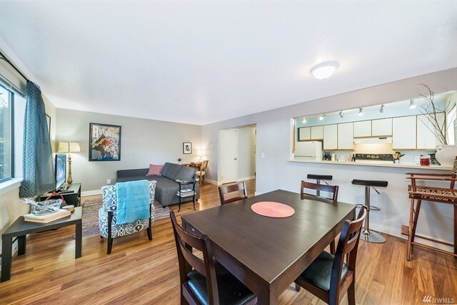 Foto principal - 10540 Whitman Ave N