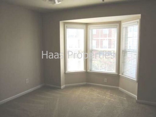 Building Photo - 1777 Highlands View Dr