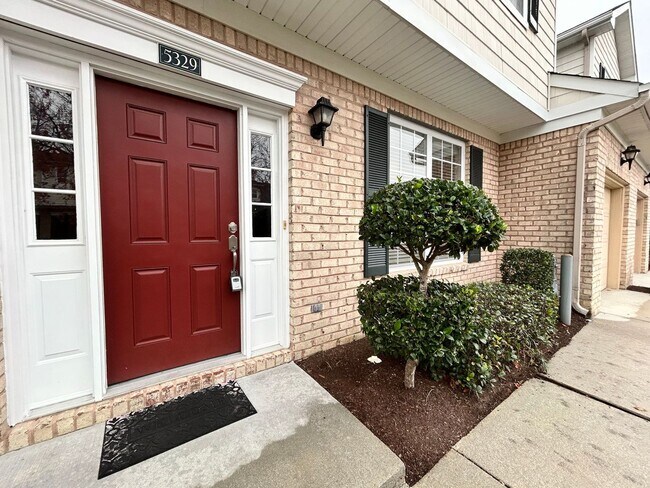 Foto del edificio - Welcome to this charming house "ASK ABOUT OUR ZERO DEPOSIT"