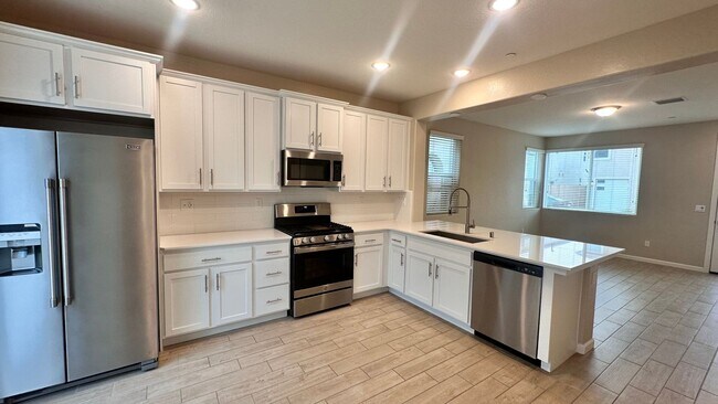 Building Photo - Must See! 3 bedroom, 2 bathroom located in...
