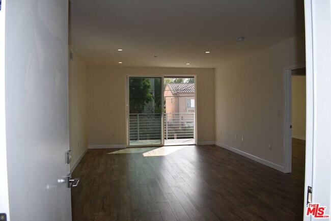 Foto del edificio - 4504 Colbath Ave