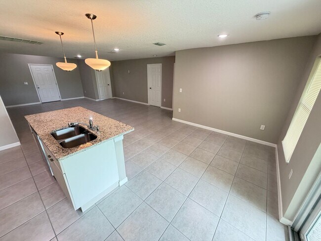 Foto del edificio - 867 Glencove Ave NW