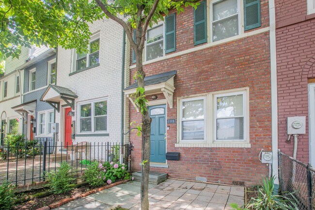 Foto del edificio - Lovely 2 BR/1 BA Townhome in NoMa!